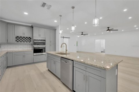 Casa en venta en Dade City, Florida, 4 dormitorios, 261.52 m2 № 2116312 - foto 11