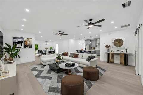 Casa en venta en Dade City, Florida, 4 dormitorios, 261.52 m2 № 2116312 - foto 6