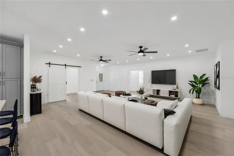 Casa en venta en Dade City, Florida, 4 dormitorios, 261.52 m2 № 2116312 - foto 8