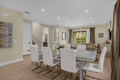 Casa en venta en Kissimmee, Florida, 8 dormitorios, 316.98 m2 № 1580739 - foto 9