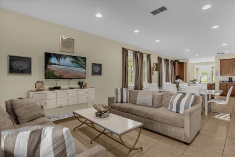 Casa en venta en Kissimmee, Florida, 8 dormitorios, 316.98 m2 № 1580739 - foto 13