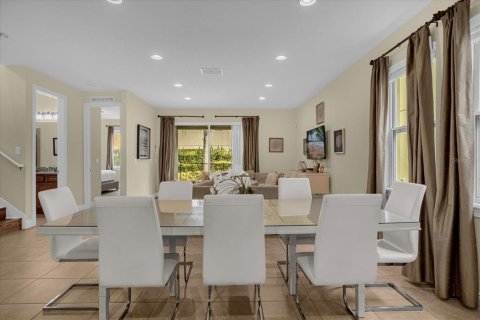 Casa en venta en Kissimmee, Florida, 8 dormitorios, 316.98 m2 № 1580739 - foto 10