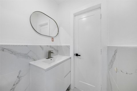 House in Miami, Florida 3 bedrooms, 61.69 sq.m. № 1842488 - photo 16