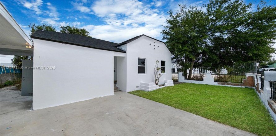 House in Miami, Florida 3 bedrooms, 61.69 sq.m. № 1842488