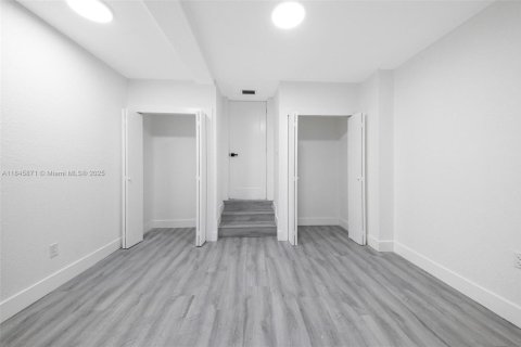 House in Miami, Florida 3 bedrooms, 61.69 sq.m. № 1842488 - photo 27