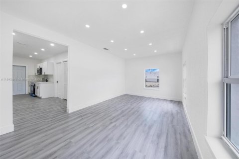 House in Miami, Florida 3 bedrooms, 61.69 sq.m. № 1842488 - photo 5