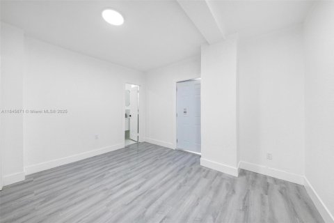 House in Miami, Florida 3 bedrooms, 61.69 sq.m. № 1842488 - photo 26