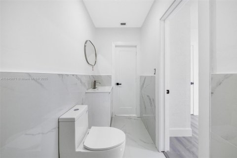 House in Miami, Florida 3 bedrooms, 61.69 sq.m. № 1842488 - photo 15