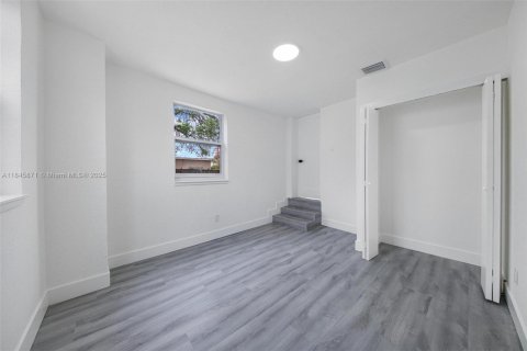 House in Miami, Florida 3 bedrooms, 61.69 sq.m. № 1842488 - photo 18