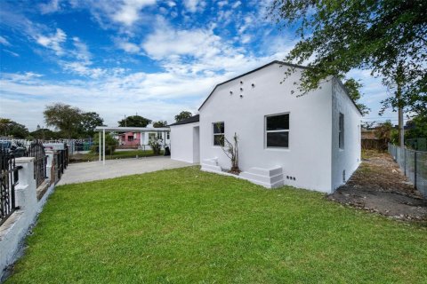 House in Miami, Florida 3 bedrooms, 61.69 sq.m. № 1842488 - photo 3