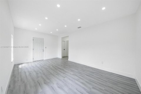 House in Miami, Florida 3 bedrooms, 61.69 sq.m. № 1842488 - photo 21