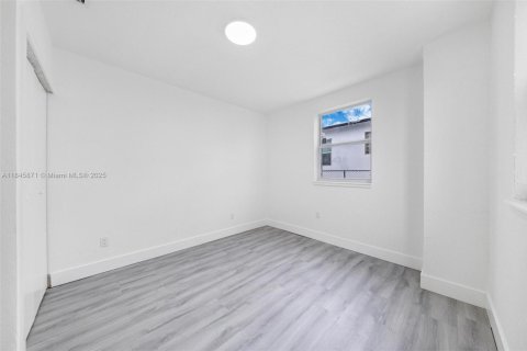 House in Miami, Florida 3 bedrooms, 61.69 sq.m. № 1842488 - photo 20