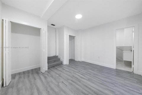 House in Miami, Florida 3 bedrooms, 61.69 sq.m. № 1842488 - photo 25