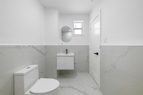 House in Miami, Florida 3 bedrooms, 61.69 sq.m. № 1842488 - photo 23