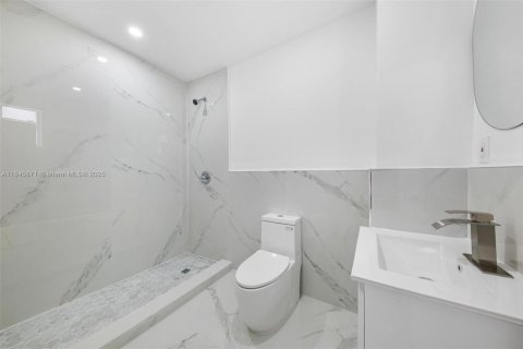 House in Miami, Florida 3 bedrooms, 61.69 sq.m. № 1842488 - photo 22