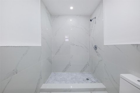 House in Miami, Florida 3 bedrooms, 61.69 sq.m. № 1842488 - photo 24