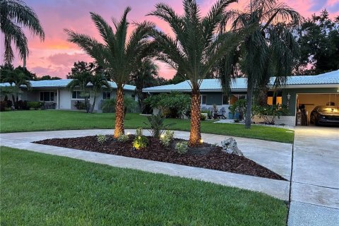 House in Clearwater, Florida 4 bedrooms, 194.35 sq.m. № 2225830 - photo 10