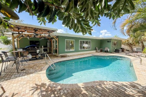 House in Clearwater, Florida 4 bedrooms, 194.35 sq.m. № 2225830 - photo 11