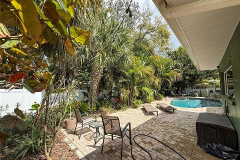 House in Clearwater, Florida 4 bedrooms, 194.35 sq.m. № 2225830 - photo 18