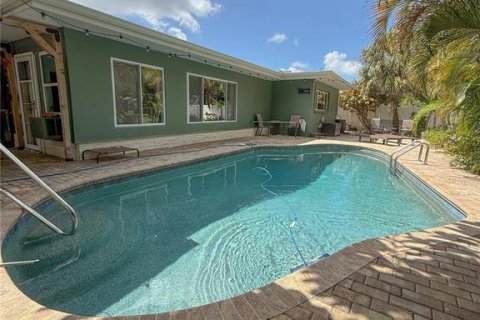 House in Clearwater, Florida 4 bedrooms, 194.35 sq.m. № 2225830 - photo 19