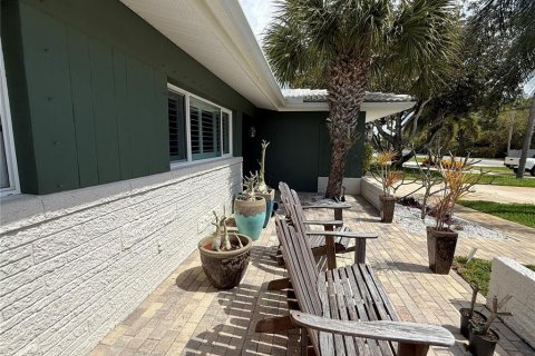 House in Clearwater, Florida 4 bedrooms, 194.35 sq.m. № 2225830 - photo 27