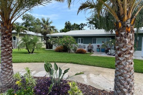House in Clearwater, Florida 4 bedrooms, 194.35 sq.m. № 2225830 - photo 7
