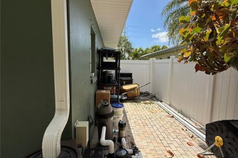 House in Clearwater, Florida 4 bedrooms, 194.35 sq.m. № 2225830 - photo 24