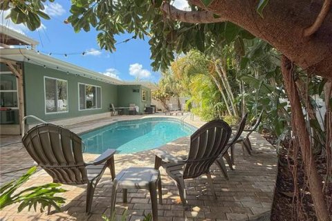 House in Clearwater, Florida 4 bedrooms, 194.35 sq.m. № 2225830 - photo 16
