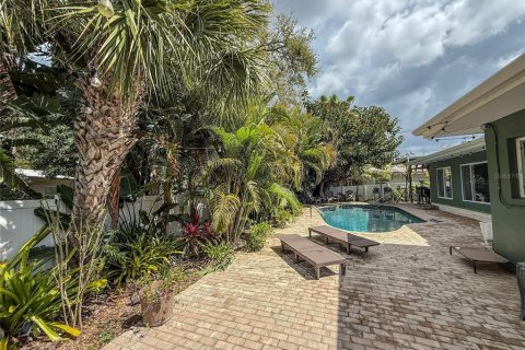 House in Clearwater, Florida 4 bedrooms, 194.35 sq.m. № 2225830 - photo 17