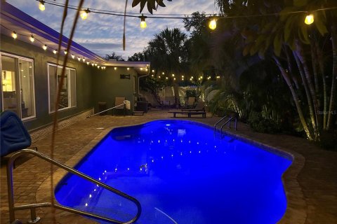 House in Clearwater, Florida 4 bedrooms, 194.35 sq.m. № 2225830 - photo 20
