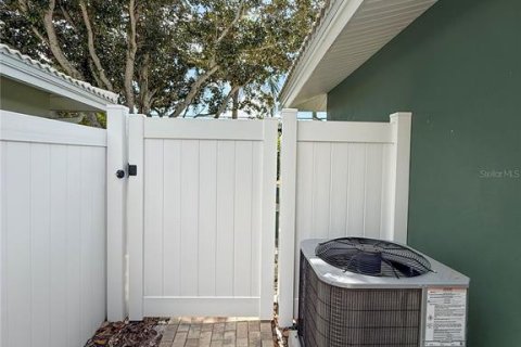 House in Clearwater, Florida 4 bedrooms, 194.35 sq.m. № 2225830 - photo 23
