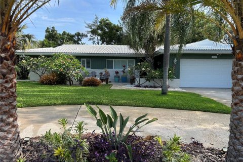 House in Clearwater, Florida 4 bedrooms, 194.35 sq.m. № 2225830 - photo 4