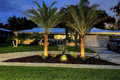 House in Clearwater, Florida 4 bedrooms, 194.35 sq.m. № 2225830 - photo 8