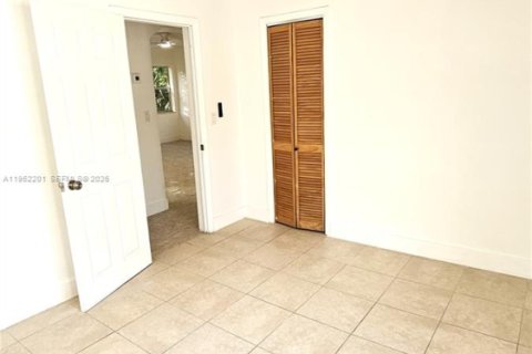 Снять в аренду коммерческую недвижимость в Майами, Флорида 2 спальни, № 2006568 - фото 9