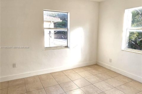 Снять в аренду коммерческую недвижимость в Майами, Флорида 2 спальни, № 2006568 - фото 8