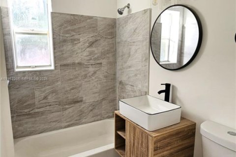 Снять в аренду коммерческую недвижимость в Майами, Флорида 2 спальни, № 2006568 - фото 5