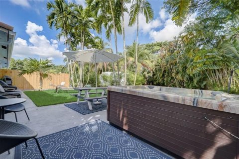 Propiedad comercial en venta en Wilton Manors, Florida, 205.78 m2 № 2181924 - foto 8