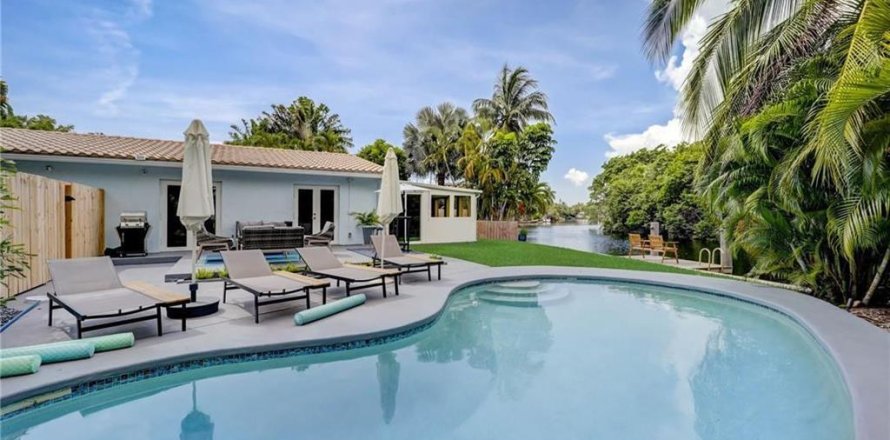 Propiedad comercial en Wilton Manors, Florida 205.78 m2 № 2181924