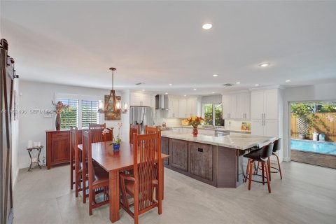 House in Hollywood, Florida 3 bedrooms, 161.65 sq.m. № 2010830 - photo 15