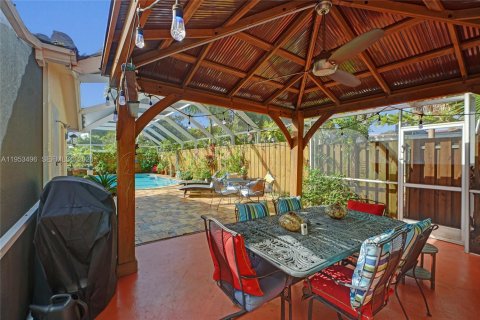 House in Hollywood, Florida 3 bedrooms, 161.65 sq.m. № 2010830 - photo 9