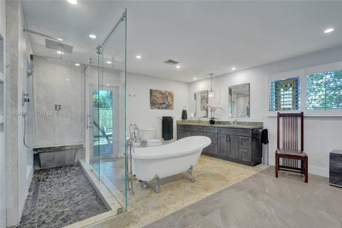 House in Hollywood, Florida 3 bedrooms, 161.65 sq.m. № 2010830 - photo 23