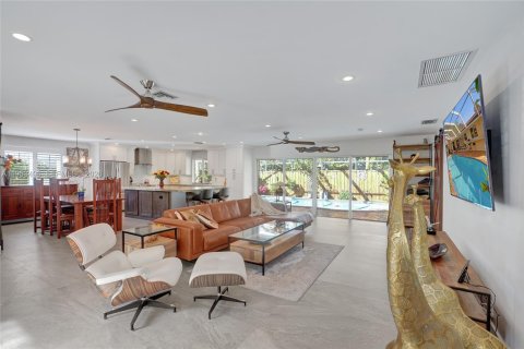 House in Hollywood, Florida 3 bedrooms, 161.65 sq.m. № 2010830 - photo 11