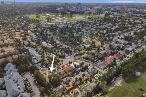 House in Hollywood, Florida 3 bedrooms, 161.65 sq.m. № 2010830 - photo 10