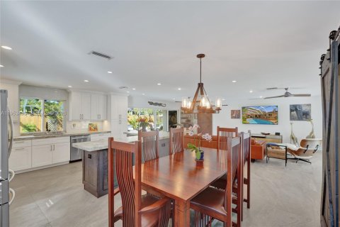 House in Hollywood, Florida 3 bedrooms, 161.65 sq.m. № 2010830 - photo 16