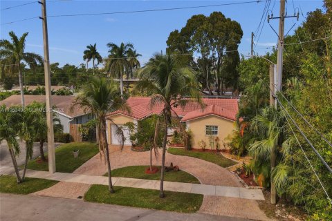 House in Hollywood, Florida 3 bedrooms, 161.65 sq.m. № 2010830 - photo 4