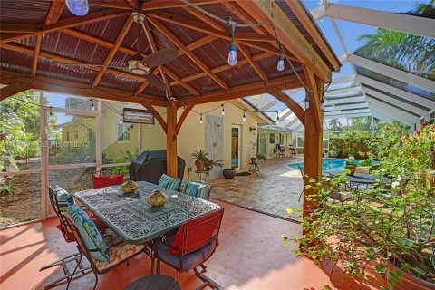 House in Hollywood, Florida 3 bedrooms, 161.65 sq.m. № 2010830 - photo 5