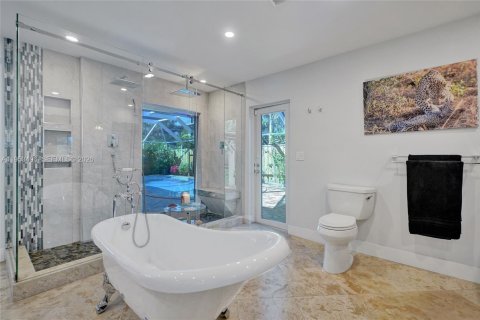 House in Hollywood, Florida 3 bedrooms, 161.65 sq.m. № 2010830 - photo 24