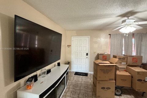 Villa ou maison à vendre à Homestead, Floride: 3 chambres, 106.84 m2 № 2044846 - photo 12