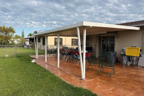 Villa ou maison à vendre à Homestead, Floride: 3 chambres, 106.84 m2 № 2044846 - photo 16