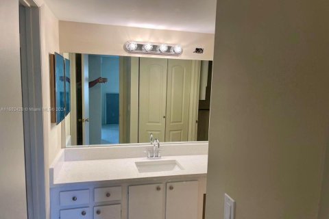 Condo in Greenacres, Florida, 2 bedrooms  № 1859794 - photo 10